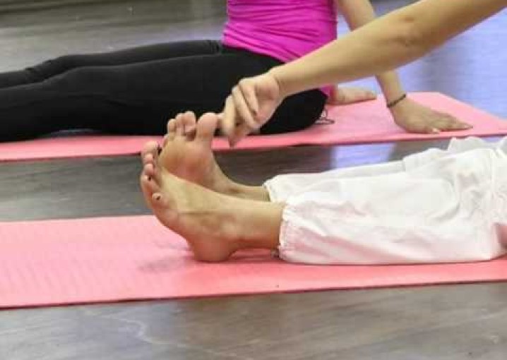 Рубрика "Фитнес-микс": упражнения из йоги на растягивание позвоночника
