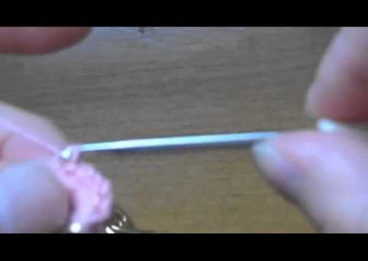 Видео урок "Вязание крючком браслета на цепочке"