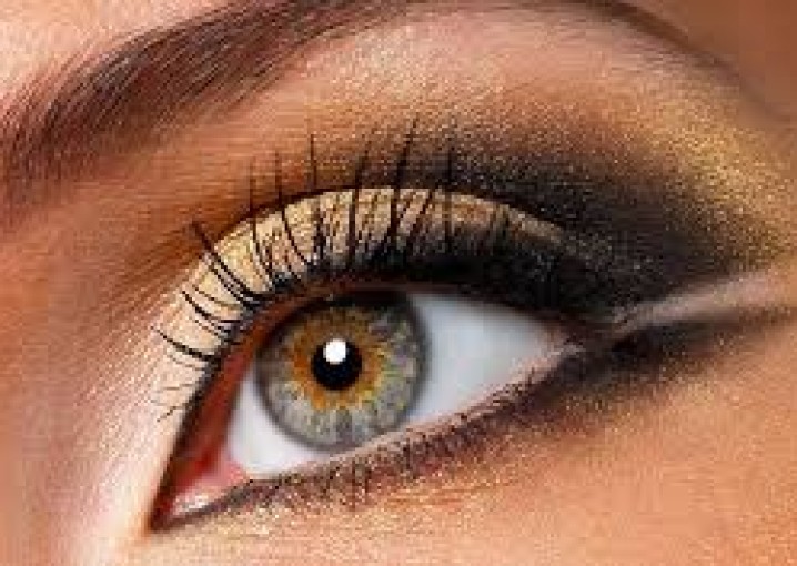 Как правильно накладывать тени? Рекомендации к выполнению красивого дневного и вечернего макияжа, в частности макияжа глаз.
