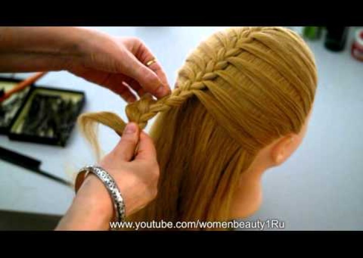 Прическа в школу на основе французской косы с цветком из волос.