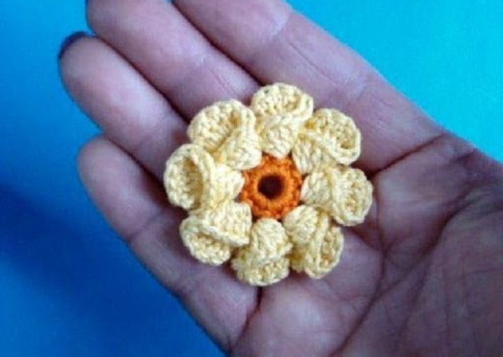Вязание крючком Урок 6 - Объёный цветок Howto Crochet flower