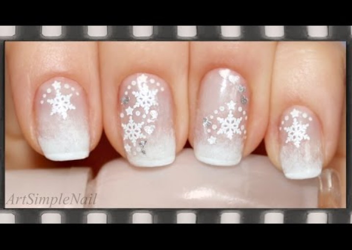 Градиентный французский маникюр на коротких ногтях со снежинками | Winter Snowflake Nail Art